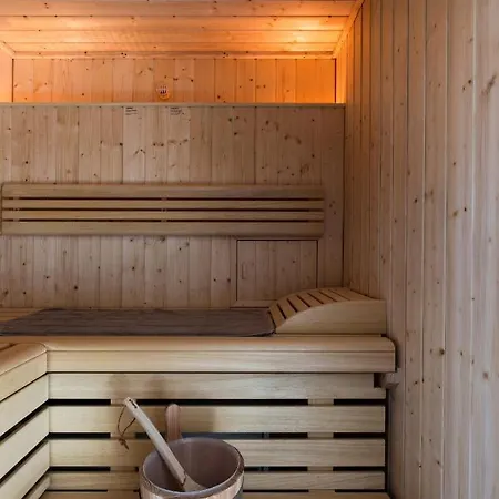 Reetdorf Geltinger Birk Kuenstlerkate Wildpferd Semesterbostad