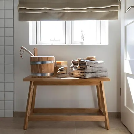 Reetdorf Geltinger Birk Kuenstlerkate Wildpferd Nieby (Nieby, Schleswig-Flensburg)